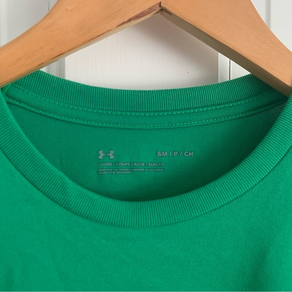 Under Armour loose fit top in dry fit fabric, great kelly green color, Size S - Picture 4 of 10